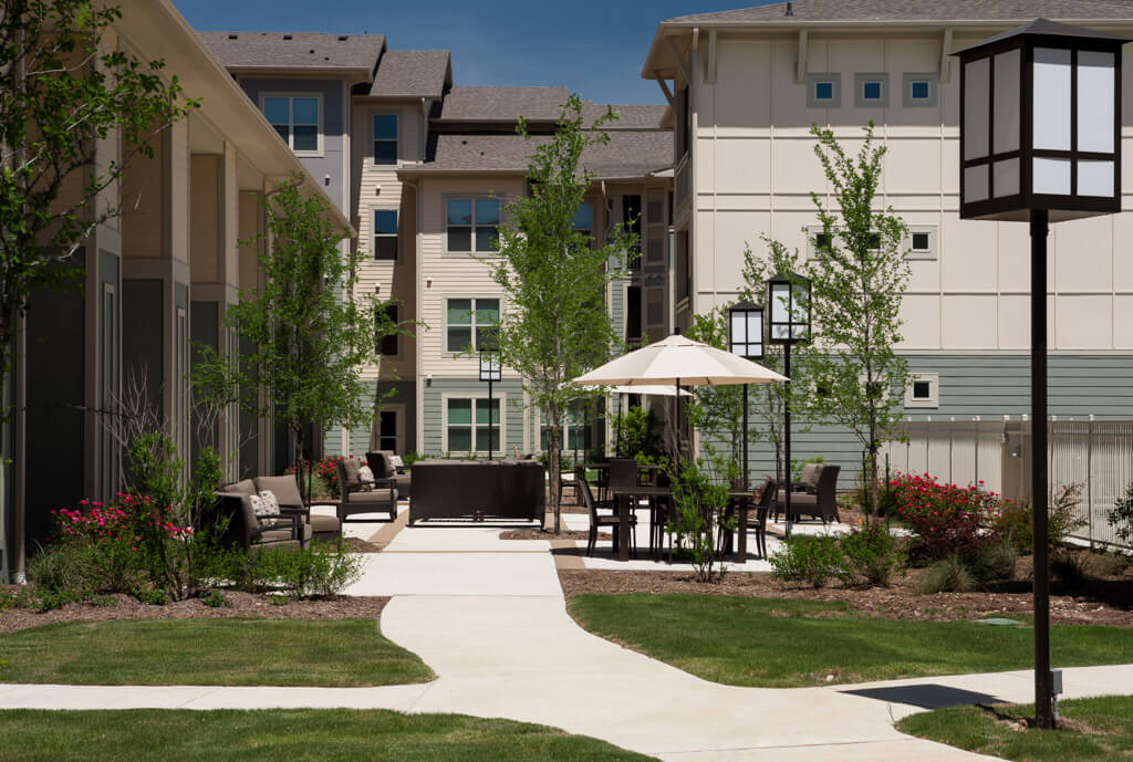 Franklin Park Senior Living_Outdoor Space